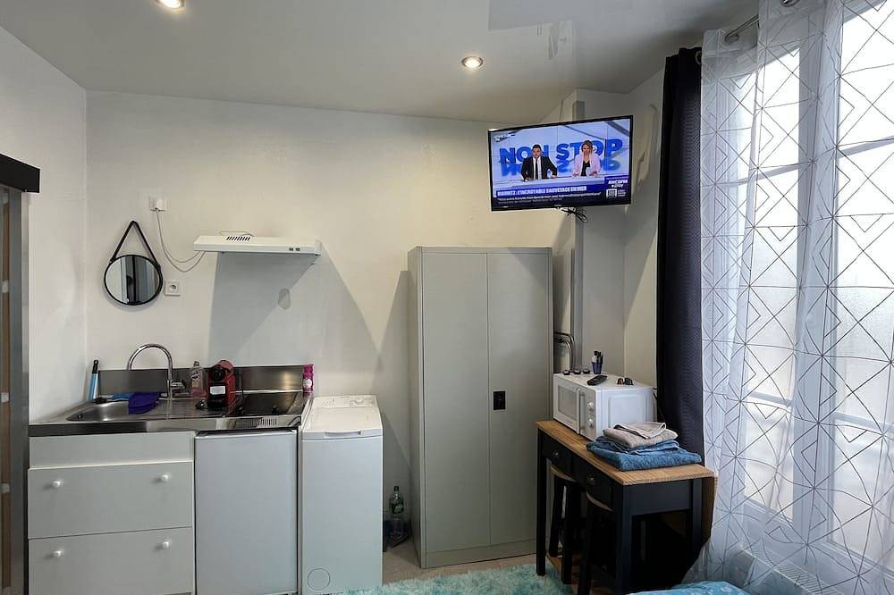 A Complete House Furnished near Paris - 20 p. in Poissy, Yvelines