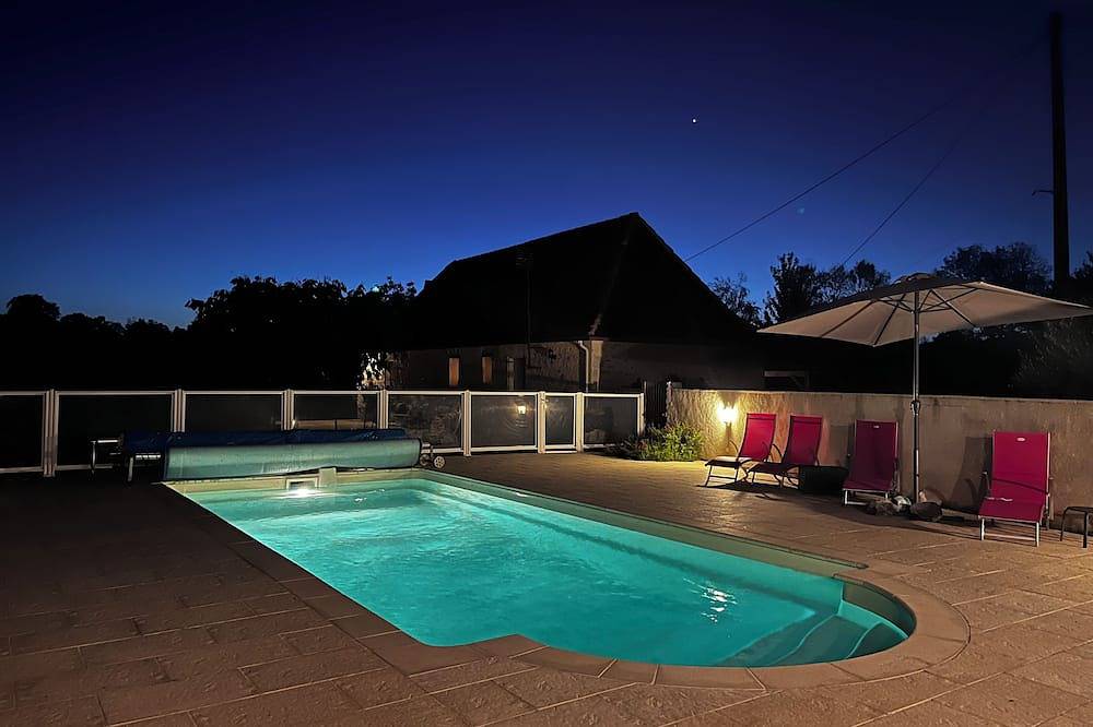 Beau gîte au coeur de la campagne avec piscine privée clôturée in Sainte-Sabine-Born, Périgord Pourpre