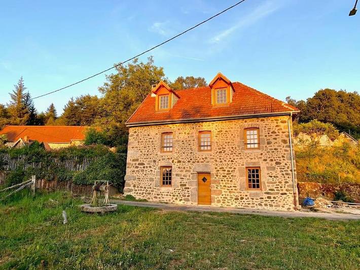 Gîte pour 9 personnes, avec sauna ainsi que jardin et jacuzzi à Croze