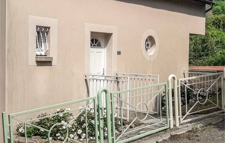 Location de vacances pour 7 personnes, avec jardin et terrasse à Villefort - 2