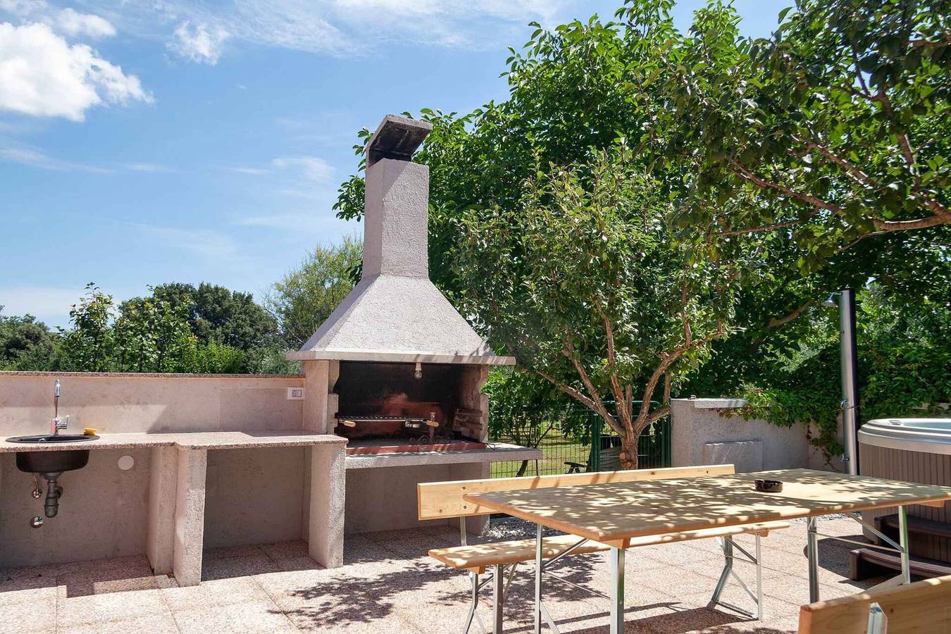 Ferienhaus mit Whirlpool und Klimaanlage in Beach Centinera, Banjole