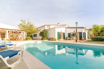 Cottage pour 8 personnes, avec piscine ainsi que terrasse et jardin dans Lagoa de Albufeira