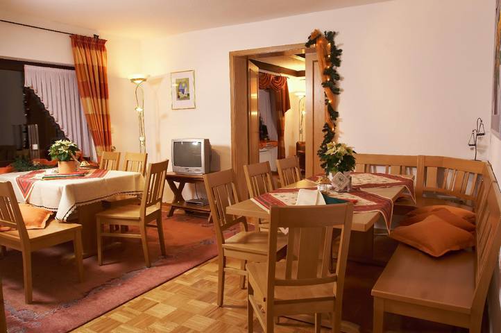 Ferienhaus für 12 Personen, mit Terrasse und Garten in Birresborn - 2