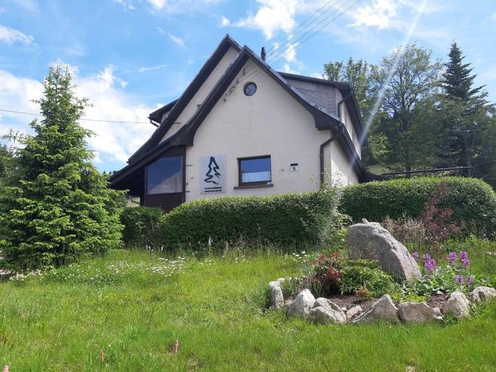 Ferienwohnung für 4 Personen, mit Terrasse und Garten sowie Ausblick