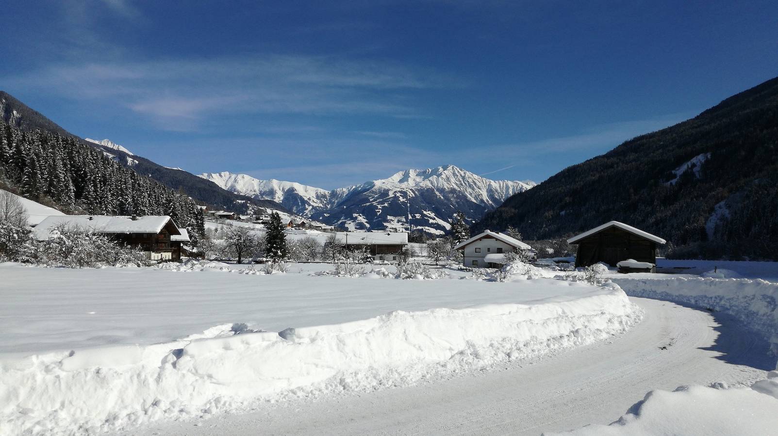 Geheel vakantieappartement, Vakantieappartement voor 5 personen met tuin in Virgen, Bezirk Lienz