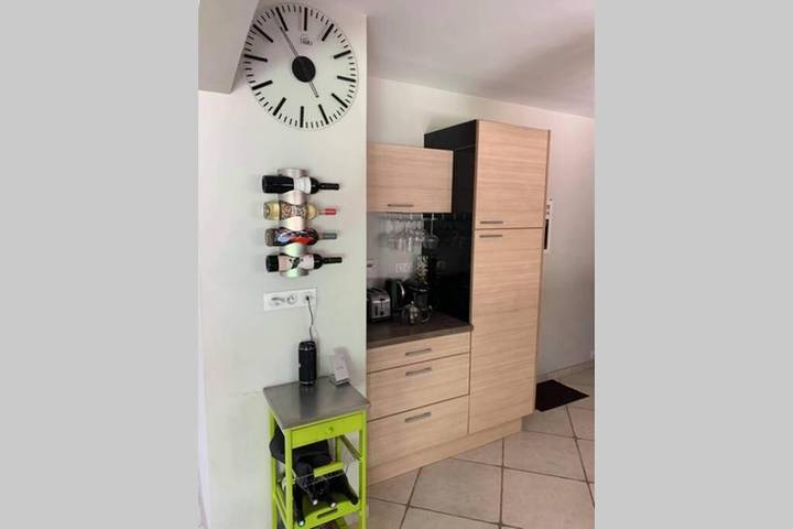 Location de vacances pour 8 personnes, avec terrasse ainsi que vue et jardin à Alairac - 3