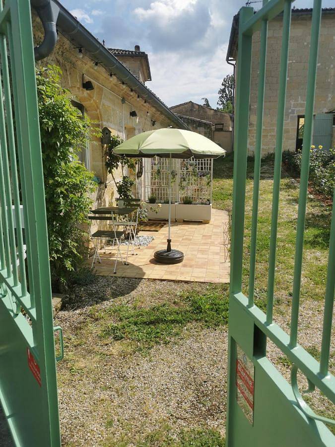 Location de vacances pour 2 personnes, avec vue et jardin à Sainte-Terre - 4