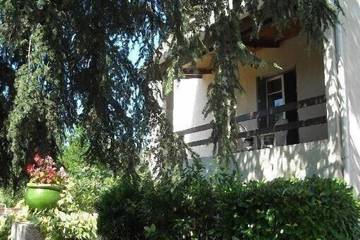 Gîte pour 4 personnes, avec terrasse ainsi que piscine et jardin à Les Mages
