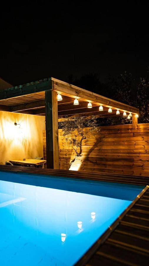 Maison d’hôte pour 2 personnes, avec piscine et jacuzzi ainsi que jardin et sauna, animaux acceptés à Cabannes