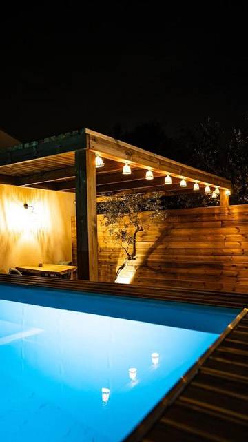 Maison d’hôte pour 2 personnes, avec piscine et jacuzzi ainsi que jardin et sauna, animaux acceptés à Cabannes