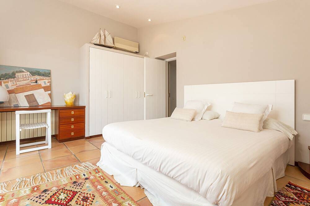 Exclusive seafront villa in Platja de ses Oliveres (Cadaques), Cadaques