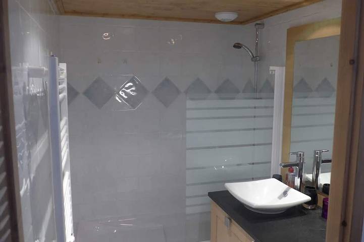 Ganze Wohnung, Arc 1800 Iseran, beheiztes Schwimmbad, Ski-in-Ski-out, überdachter Parkplatz, großer Balkon in Arc 1800, Bourg-Saint-Maurice