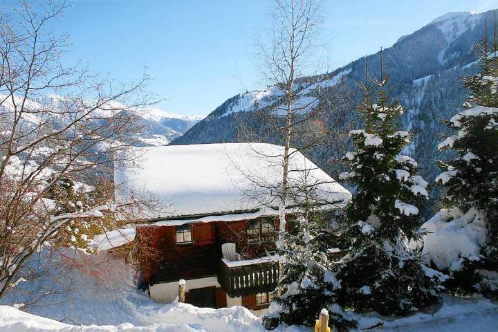 Ferienhaus für 7 Personen, mit Balkon und Terrasse sowie Garten und Ausblick