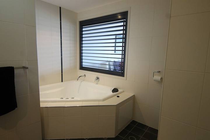 Holiday home for 6 people, with balcony and hot tub in Brisbane