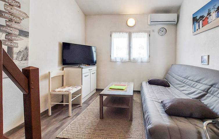 Appartement confortable avec piscine et jardin, à 1,5 km de la plage de la Phibie in Le Château-d'Oléron, Côte de Beauté