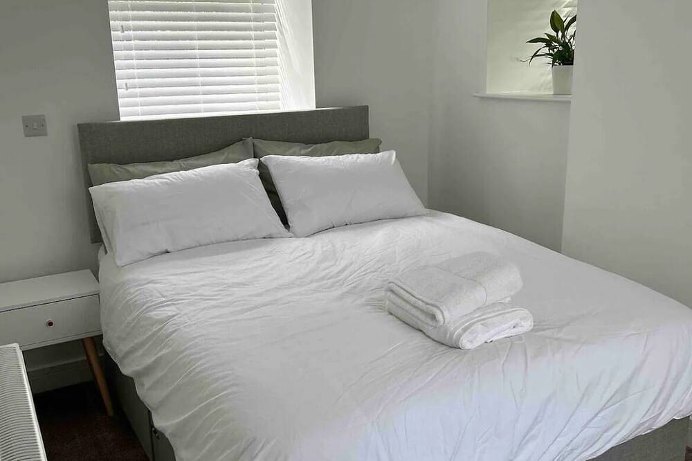 Bay View House - a countryside retreat close to Snowdon and Zipworld! in Bangor, Snowdonia