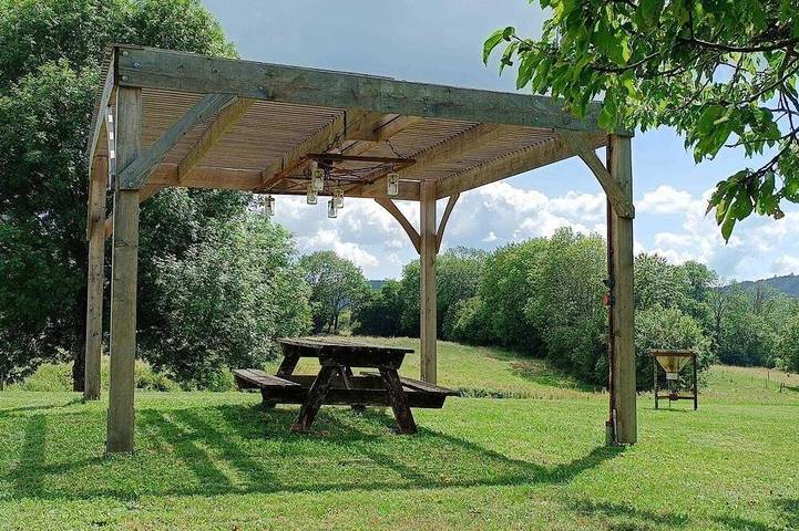 Location de vacances pour 6 personnes, avec jardin et balcon, animaux acceptés à Thézillieu