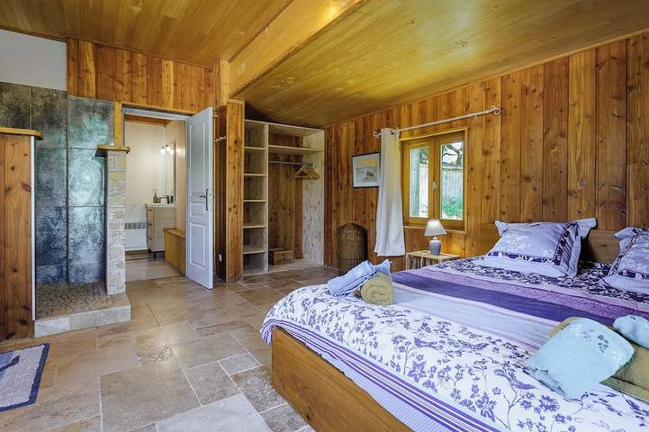 Gîte pour 8 personnes, avec jardin ainsi que jacuzzi et terrasse, animaux acceptés à Condat-sur-Vézère - 2