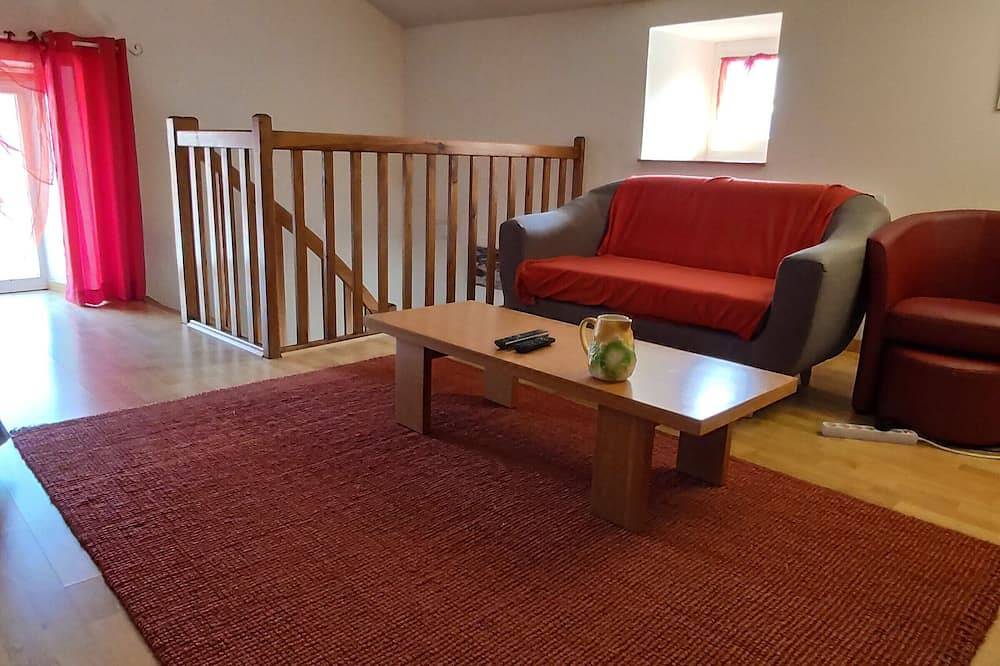 Casa pintoresca con terraza y Bbq, tranquilidad cerca de Langeac in Langeac, Alto Loira