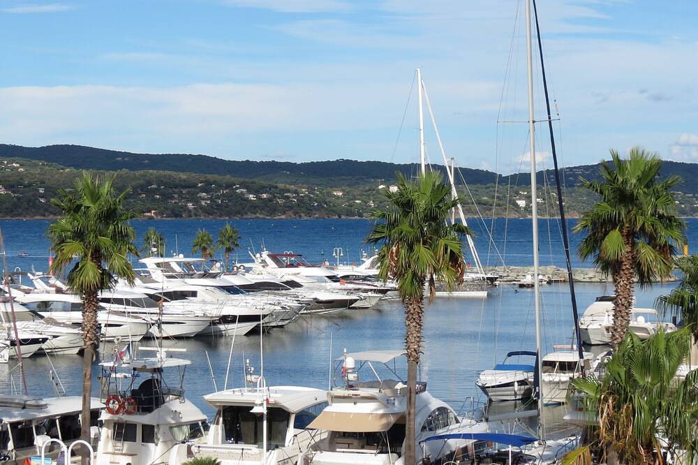 Appartamento intero, Bellissimo appartamento con vista sul mare e la marina in Cavalaire-sur-Mer, Parco nazionale di Port-Cros