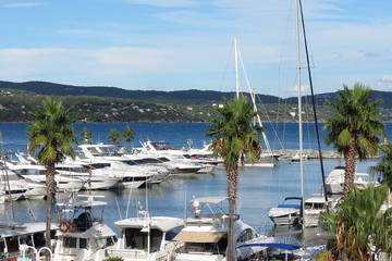 Gîte pour 5 personnes, avec terrasse dans Office De Tourisme Cavalaire