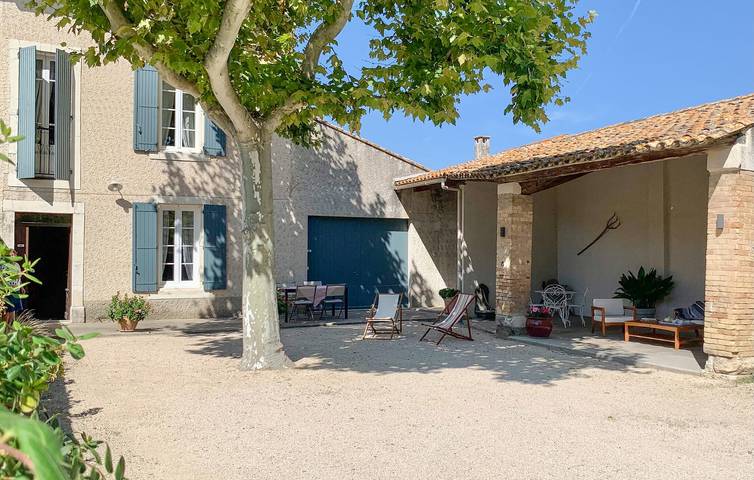 Location de vacances pour 4 personnes, avec terrasse et jardin à Jonquerettes