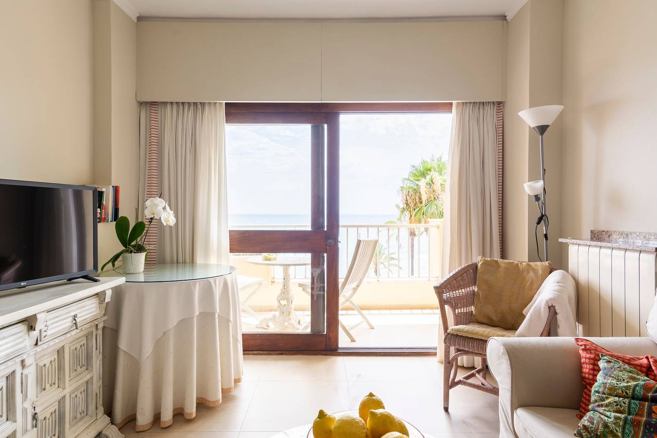 Zentrales Apartment in erster Strandreihe, direkt am Yachthafen in Marbella Zentrum, Marbella