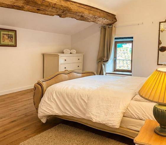 Apple Barn Cottage with 5 Bedrooms in Oradour-sur-Vayres, Parc naturel régional Périgord-Limousin