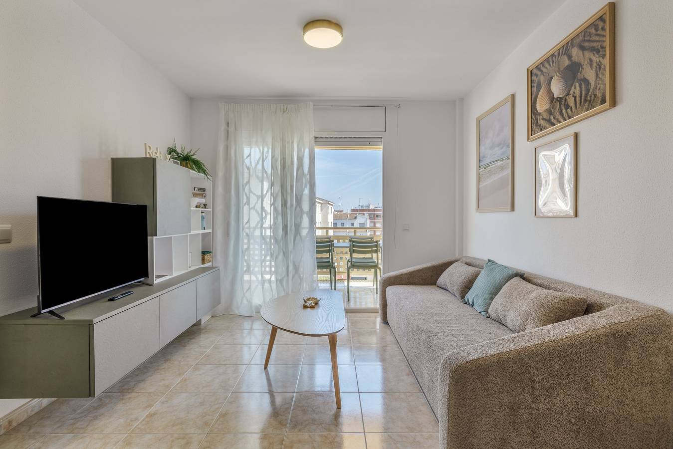 Geheel appartement, Appartement 'Las Conchas' met zeezicht, wifi en airconditioning in Cunit, Costa Dorada