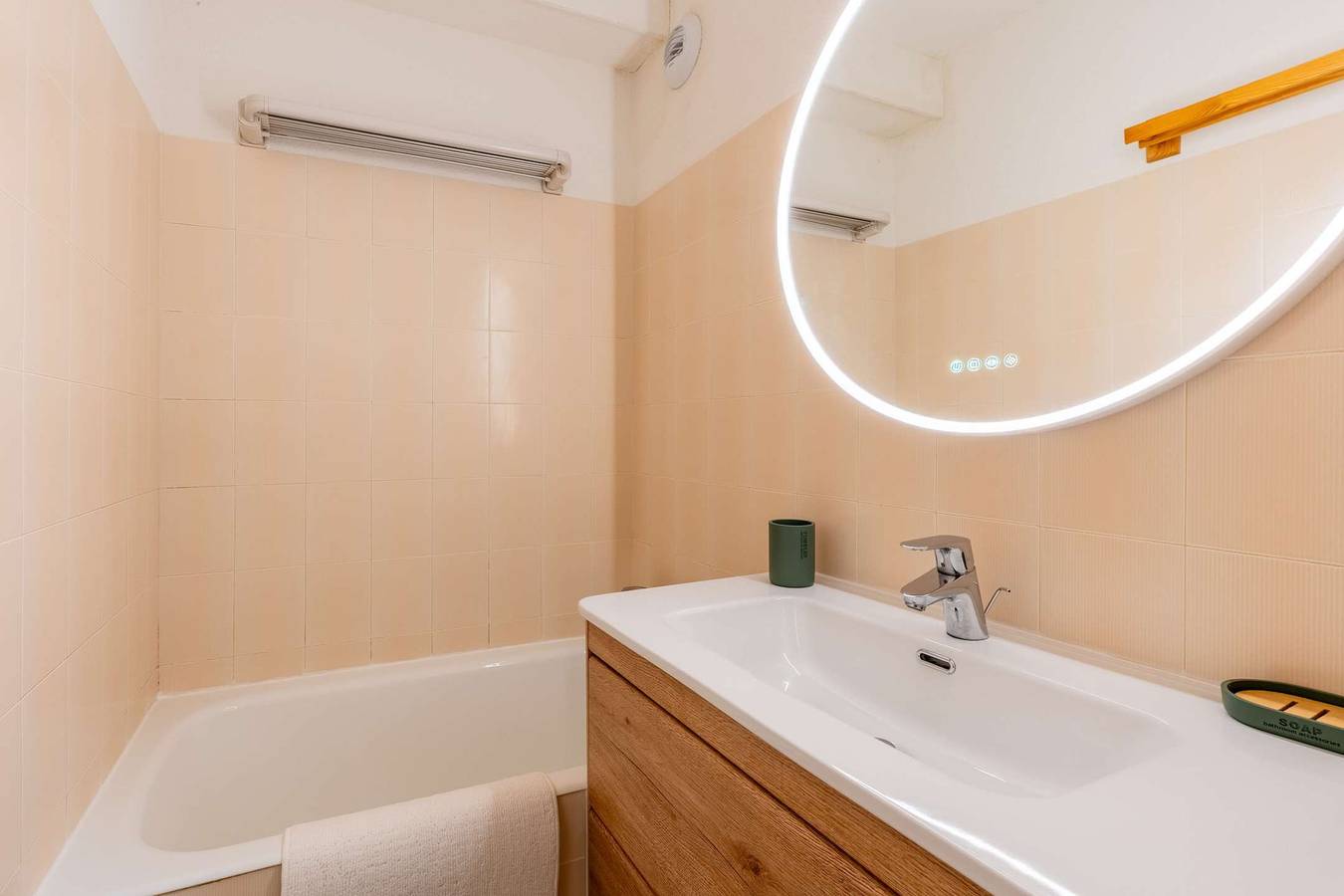 Entire holiday apartment, Champel A : Appartement lumineux, panorama alpin in Le Grand-Bornand, Annecy region