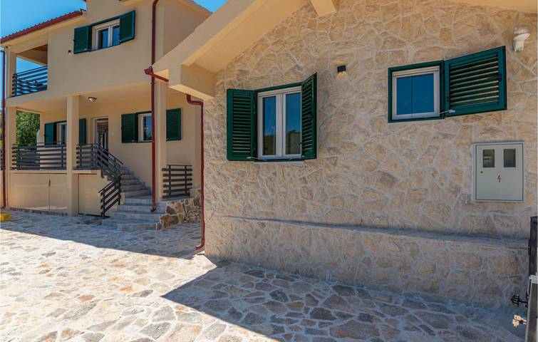 Apartment mit Meerblick, Pool und Terrasse, 600m zum Strand in Skradin, Šibenik-Knin