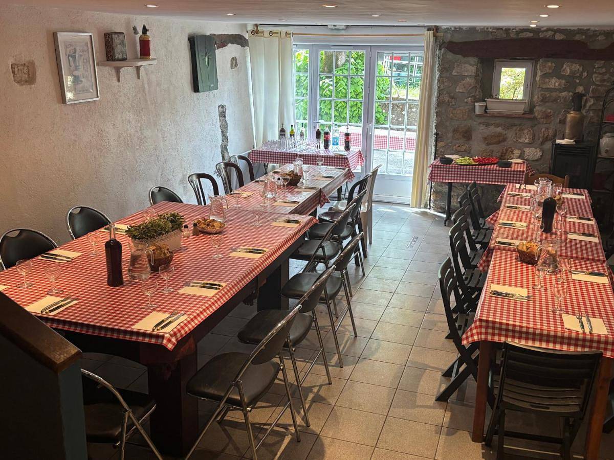 Quadruple Room with Private Bathroom in La Roque-Esclapon, Région de Draguignan