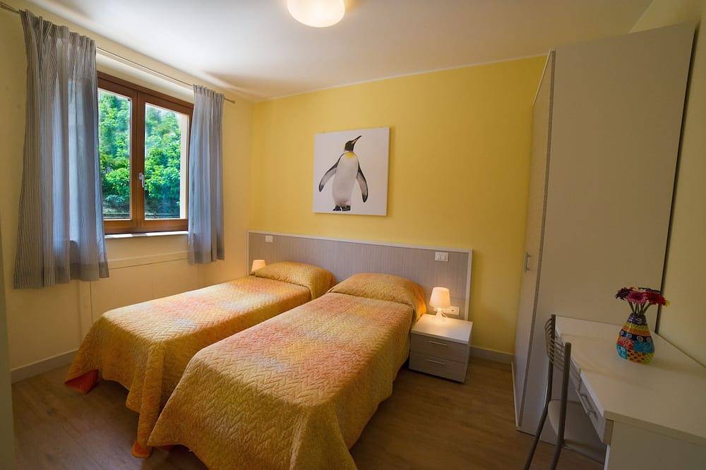 Entire apartment, Finely furnished apartment a stone's throw from the sea with swimming pool, gym, Wifi in Cupra Marittima, Riviera delle Palme