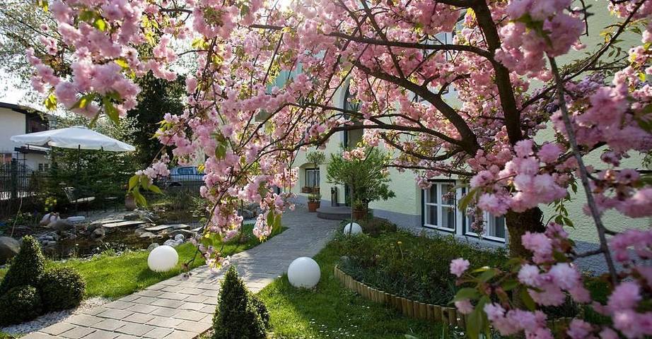 Hotel, mit Terrasse und Garten in Salzburg
