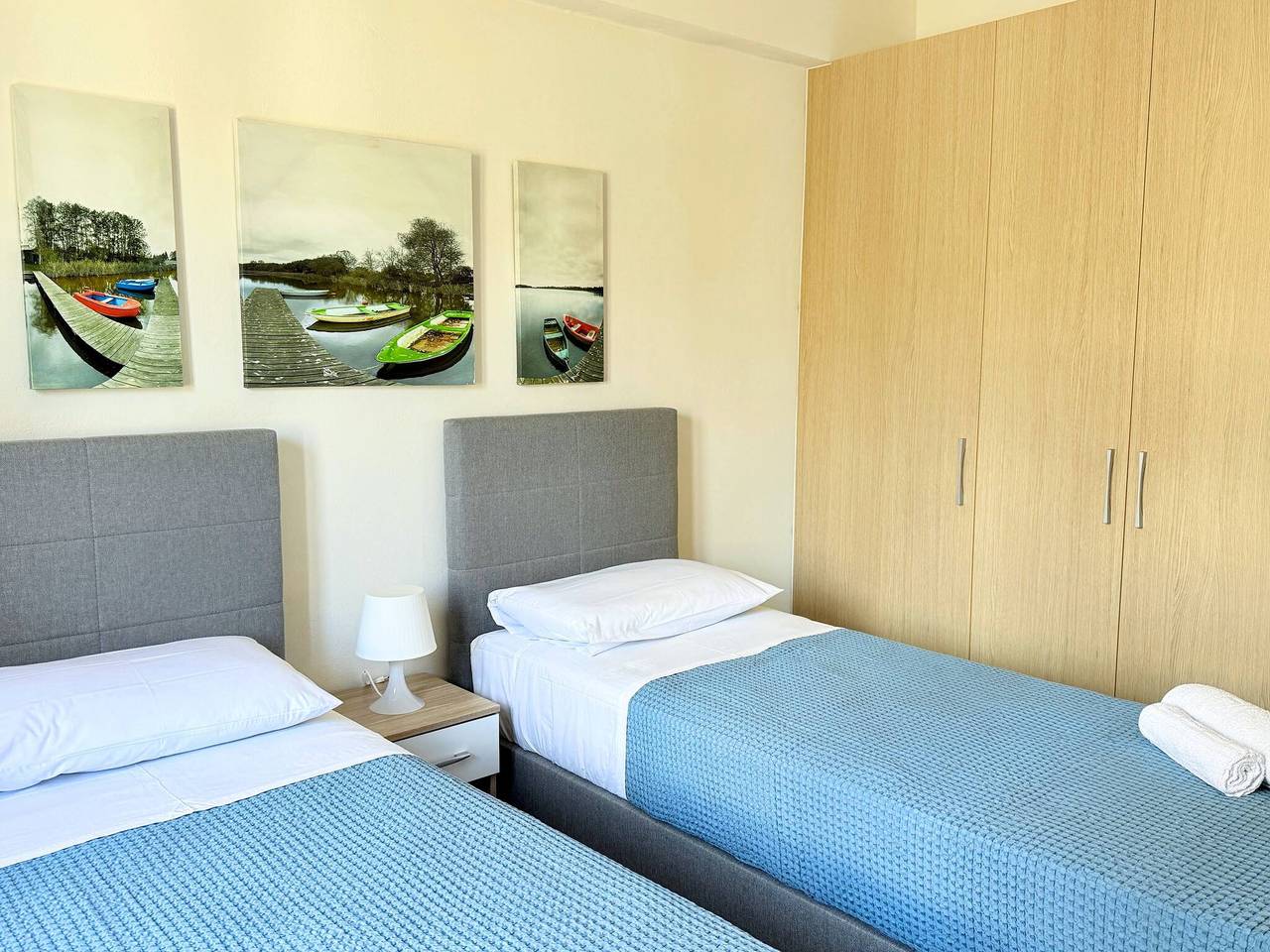 Entire apartment, Fifty Shades of Blue 10 sec to sea 5Pl 2Bd 2Ba in Kato Stalos, Chania region