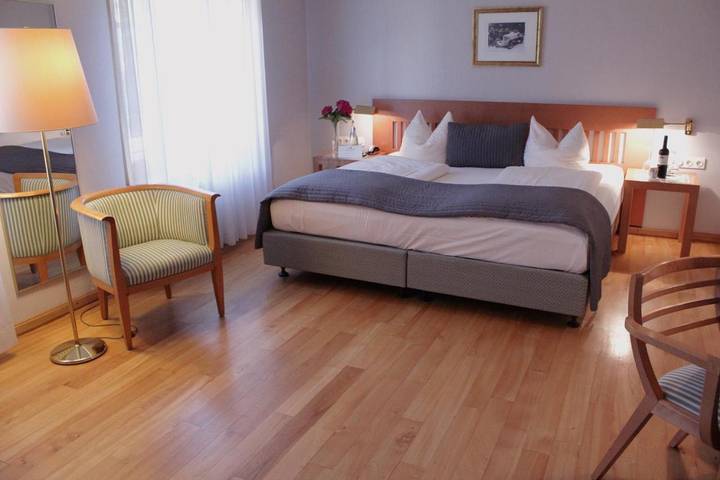 Hotel für 2 Personen, mit Garten und Pool sowie Sauna, mit Haustier in Bergpark Wilhelmshöhe - 4