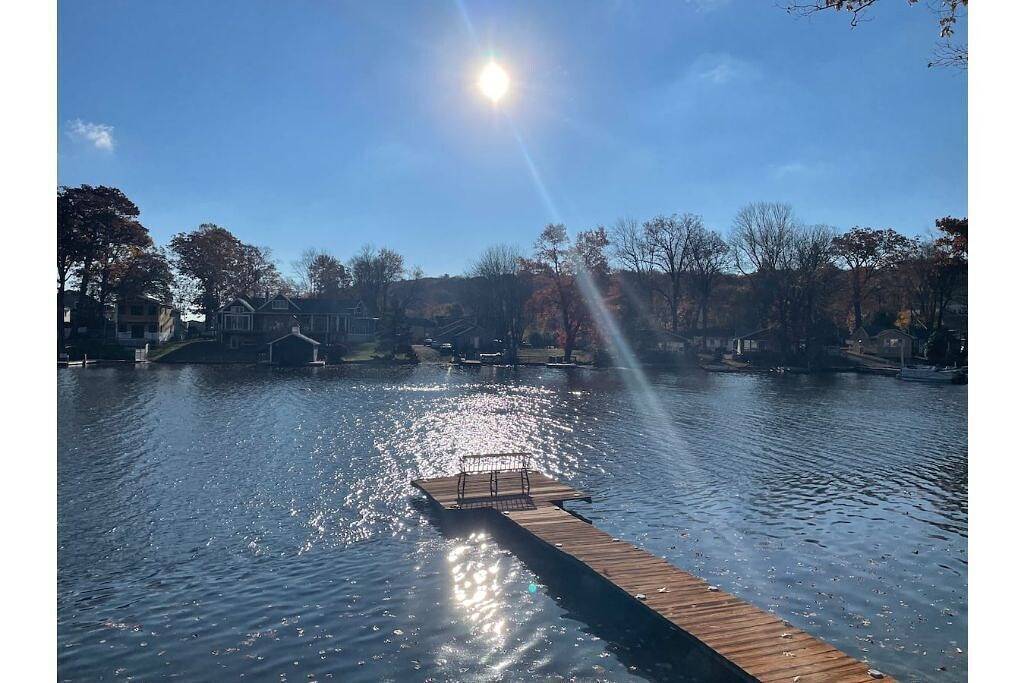 Lakeside Home w/Lake Access, Dock & Water Views! in Hopatcong, Lake Hopatcong