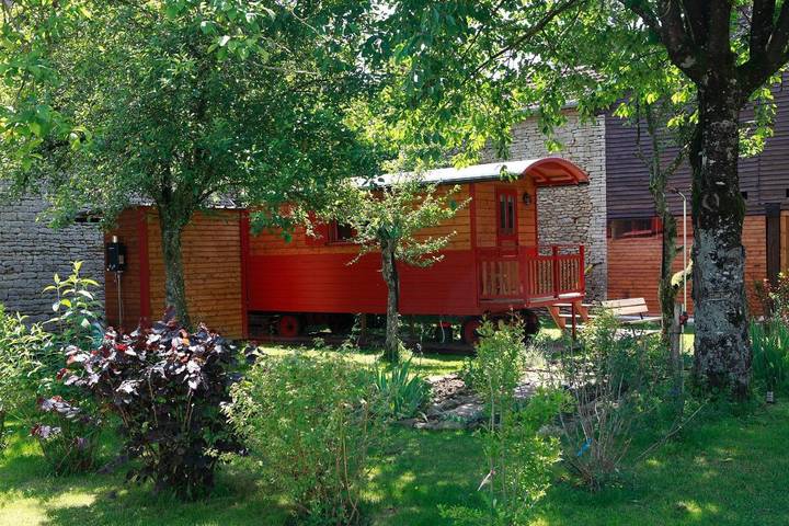 Gîte pour 3 personnes, avec Terrasse ainsi que Jardin et Vue dans Ville Sur Terre