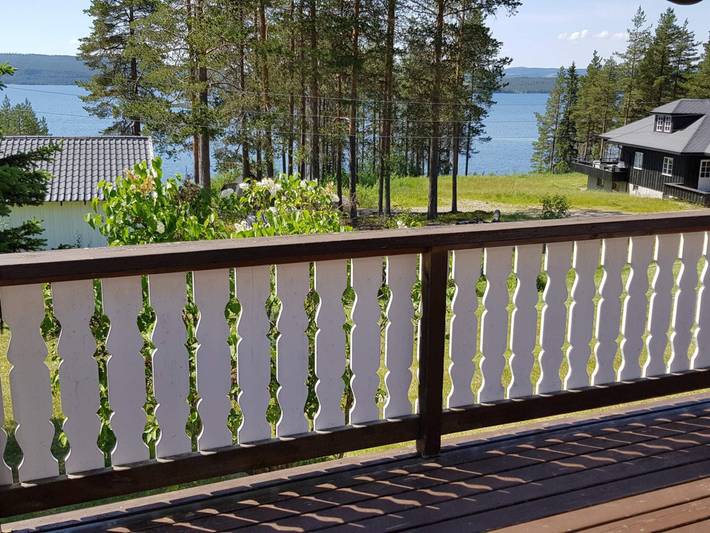 Vacation house for 6 people, with yard and lake view in Norway