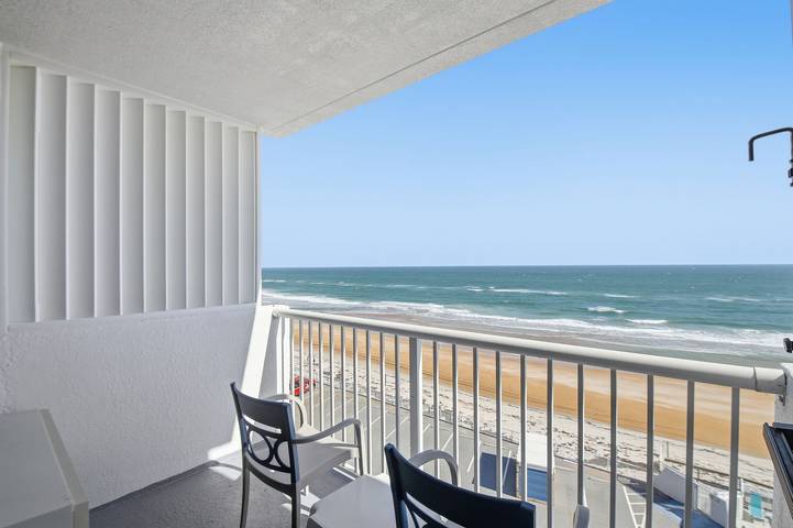 Vacation rental for 4 people, with pool and balcony as well as ocean view in Ormond Beach