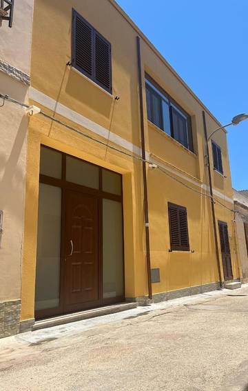 Gîte pour 8 personnes, avec terrasse et vue à Tre Fontane