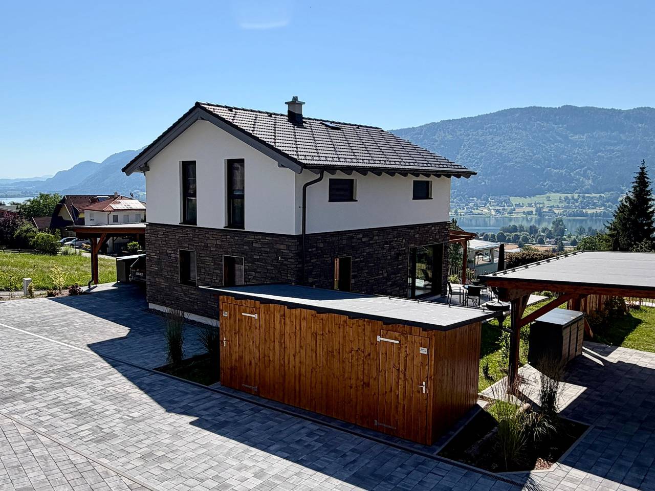 Ferienhaus 'Steinrose' mit Seeblick, privater Terrasse und Wlan in Bodensdorf, Gerlitzen