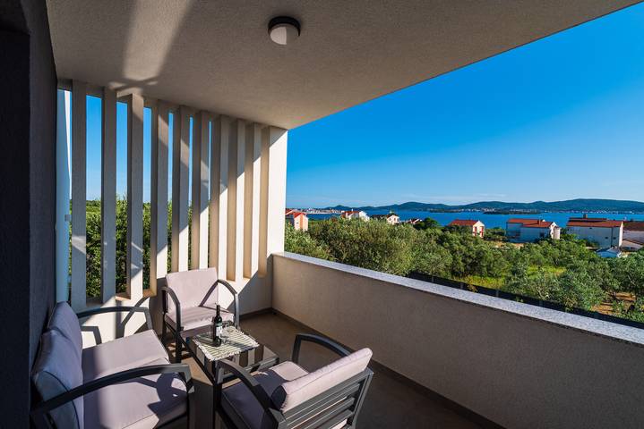 Ferienwohnung für 5 Personen, mit Balkon und Garten, kinderfreundlich in Zadar - 2