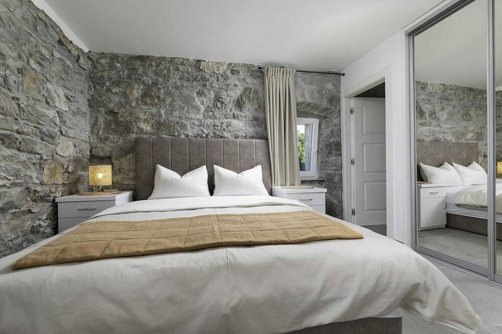 Luxury Krk Villa with Private Pool and Gardens - Three Bedroom Villa in Lakmartin, Krk (isla)