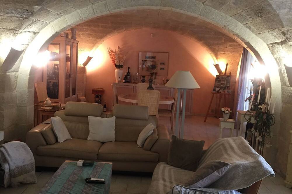 Mas provençal en pierre in Uzès, Nimes region