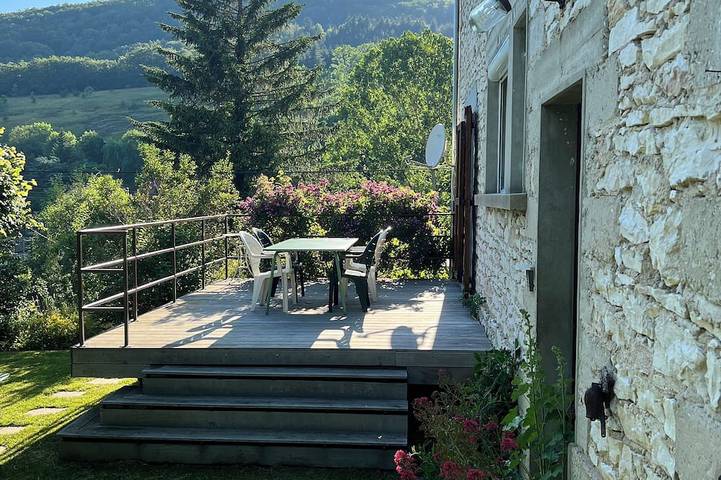 Gîte pour 5 personnes, avec jardin et terrasse à Rencurel