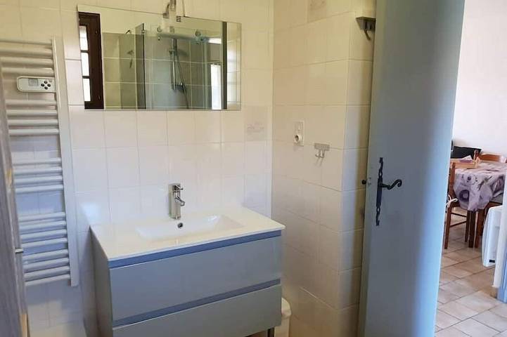 Appartement entier, Iris Lou Cigaloun Ana Location in Gréoux-les-Bains, Alpes-de-Haute-Provence