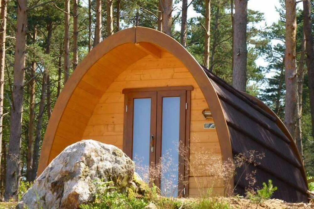 Les Cabanes: 2 personnes -Cabaña de madera-De Lujo-Vista al Lago-Baño compartido in Usson-en-Forez, Montbrison