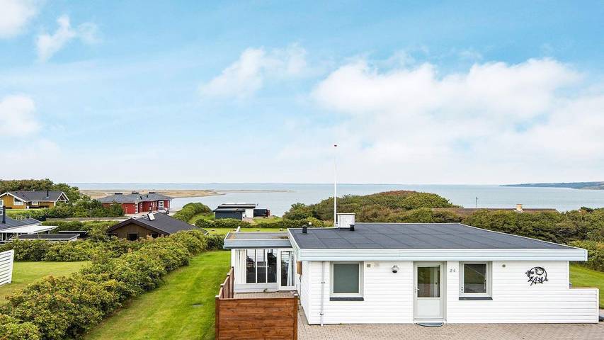 Ferieudlejning for 7 personer, med udsigt og terrasse i Gjeller Odde