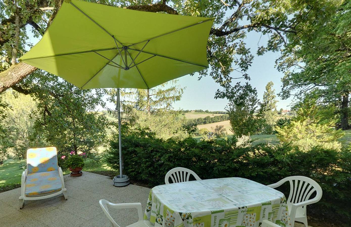 Appartement entier, Appartement avec piscine à Montpezat-de-Quercy 40 m² in Montpezat-de-Quercy, Tarn-et-Garonne